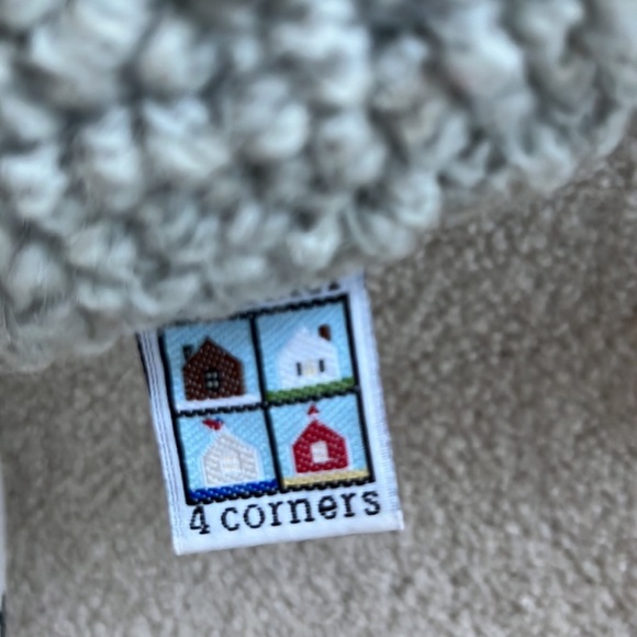 4 corners -2 pillows - Picture 4 of 5